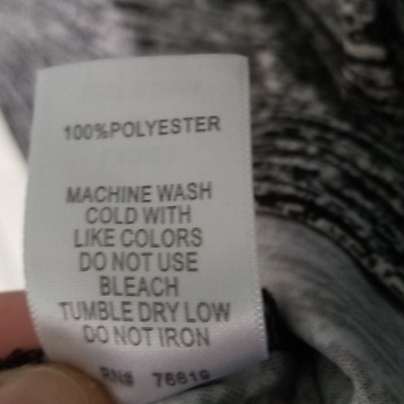 5/$20** Women's Athletic Top - Picture 5 of 6